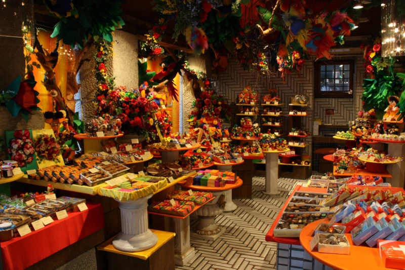 vente-MOISSAC BELLEVUE-min_candy_store_chocolate_shop_chocolate_switzerland-393515